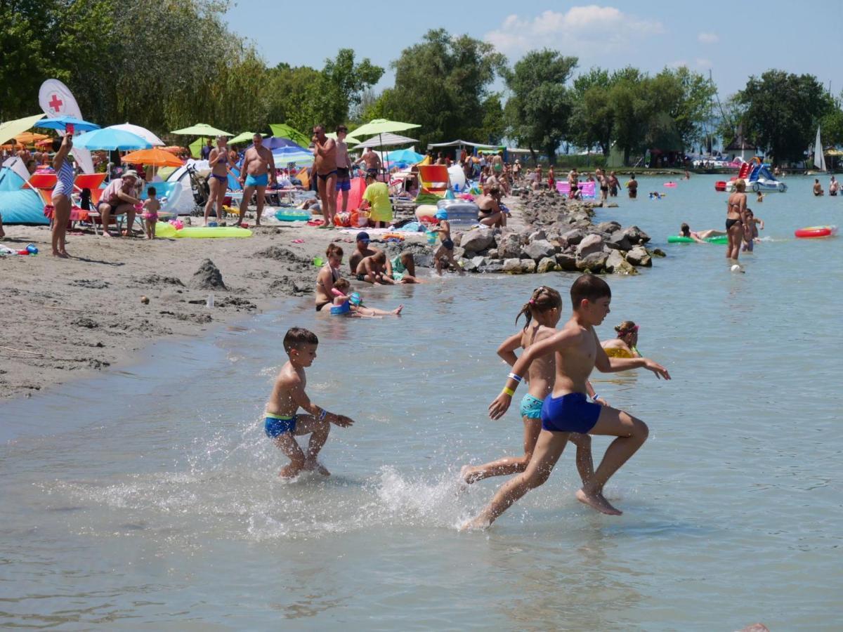Apartment In Balatonlelle 40765 Екстериор снимка