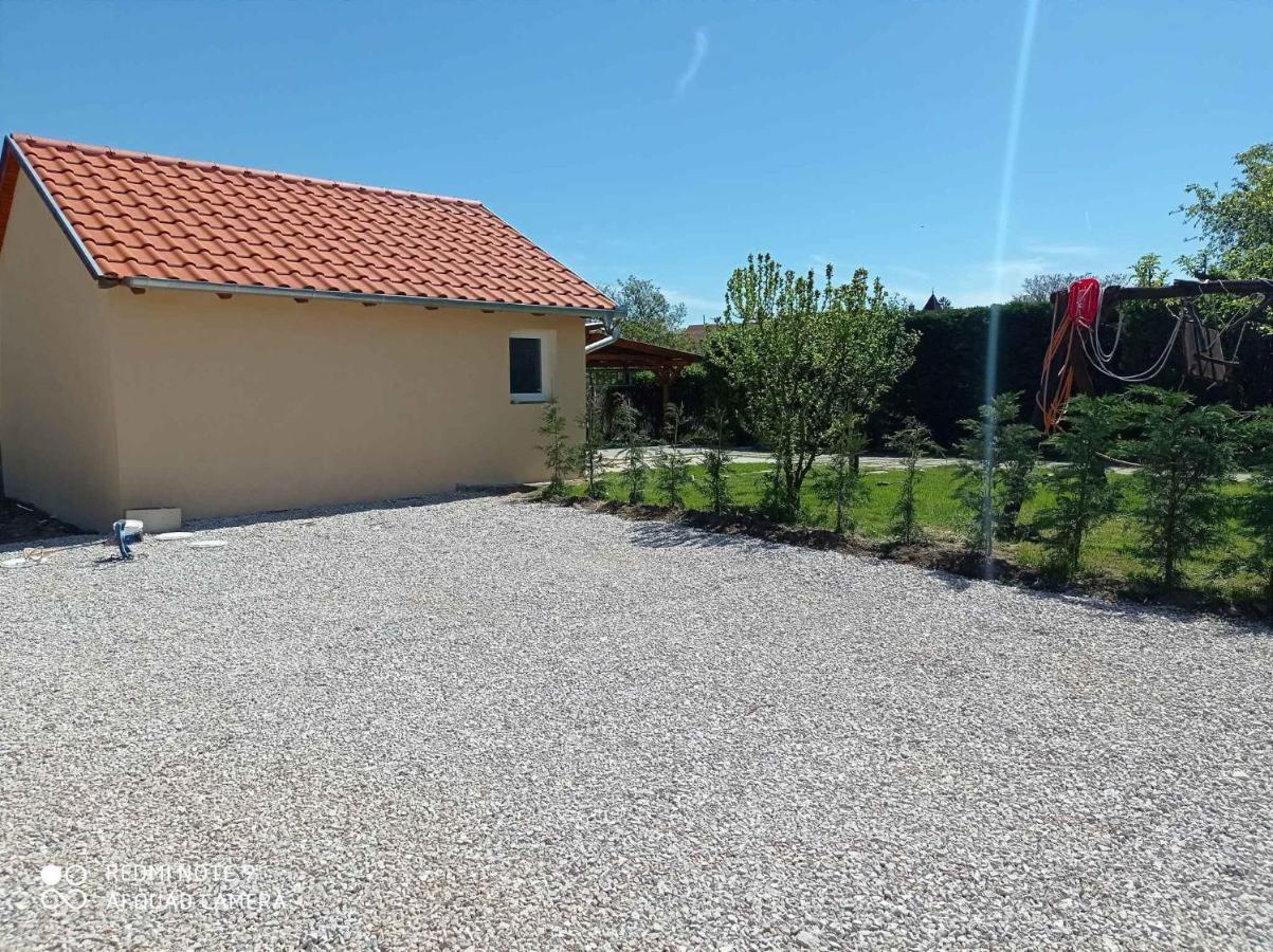 Apartment In Balatonlelle 40765 Екстериор снимка